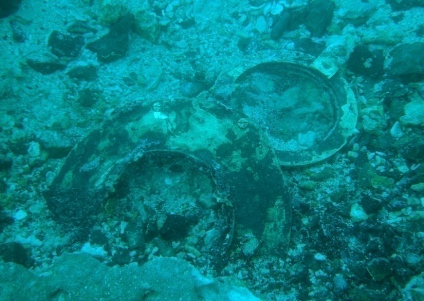 英国籍蒸汽轮船布哈拉号 (SS Bokhara)，水中残骸已经被海砂及珊瑚礁覆盖。图片来源│臧振华提供