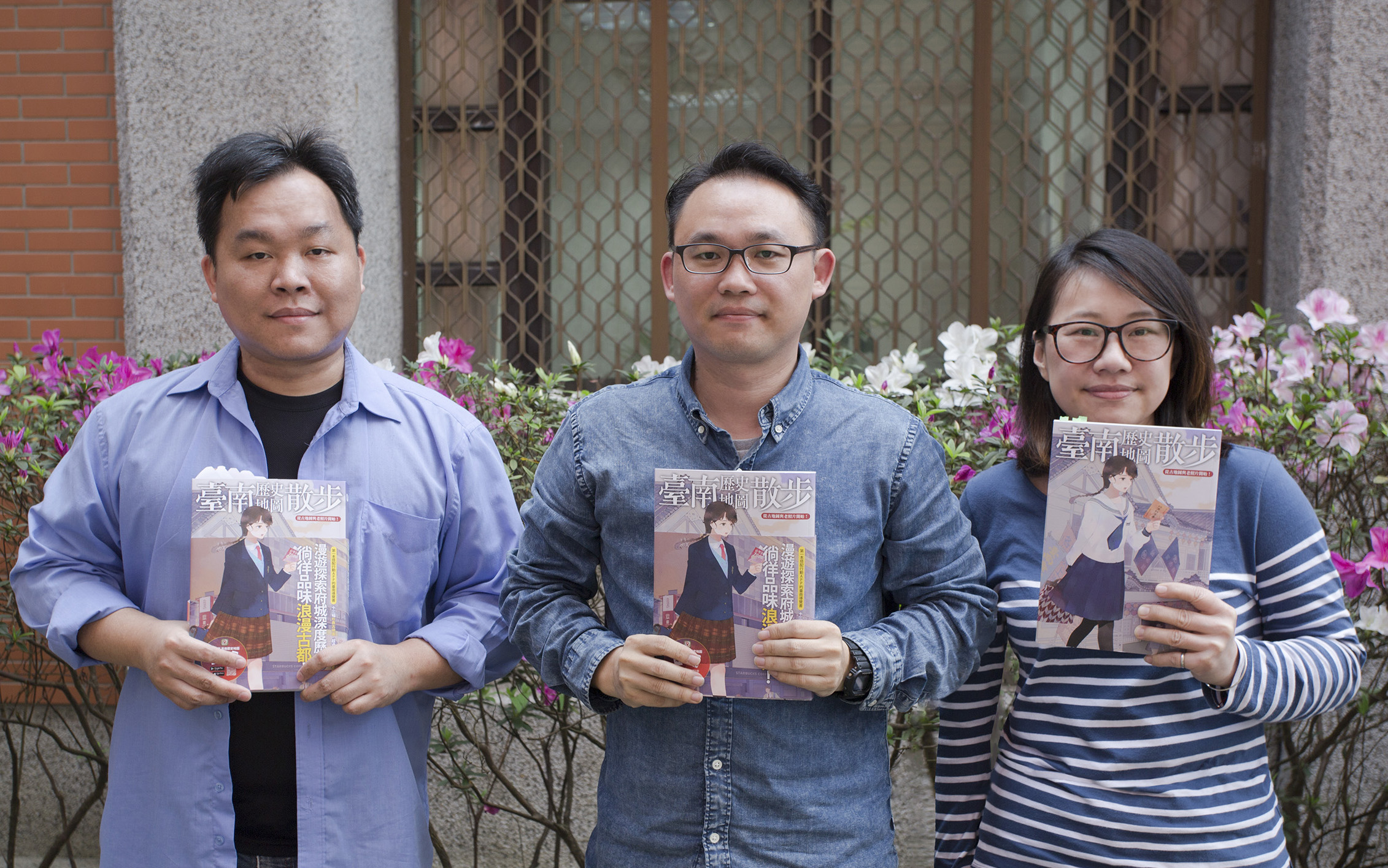 《臺南歷史地圖散步》團隊，由左至右分別為：編輯賴國峰、作者之一曾令毅、主編李佳卉。攝影│林洵安