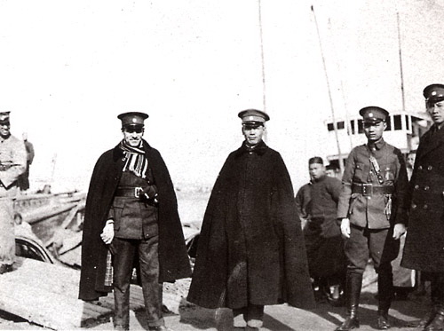 1927 年，蔣介石與蘇聯顧問加倫將軍合影。圖│中央廣播電台