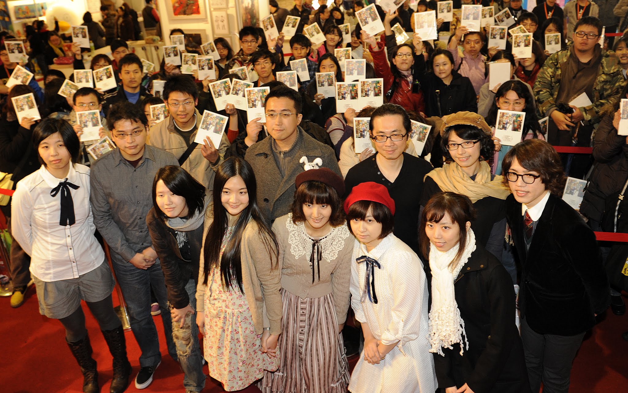 2012 年台北國際書展，《 CCC 創作集》首度舉辦聯合簽名會，一開始擔心沒有人來，想不到創造全場爆滿的里程碑。圖│CCC 編輯部