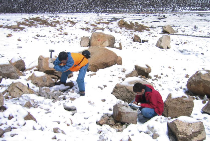鍾孫霖與團隊在西藏進行地質調查。圖│鍾孫霖提供