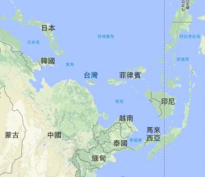 從古至今，地圖視角會影響思維。簡立峰提到，若換個角度看臺灣，別忘了日本、南韓、新加坡、東南亞就在附近，許多 AI 合作機會就在臺灣旁邊。圖│Google 地圖