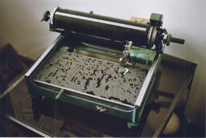 1990 年代的中文鉛字打字機，現存於德國慕尼黑大學漢學院。圖│Wikipedia (CC BY-SA 3.0)