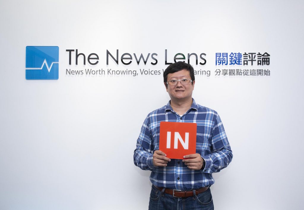 很多人認識李柏鋒,是從 INSIDE 網站、線上理財課程或《商業週刊》專欄開始,其實早在踏入財經媒體前,他曾是一名專業的海洋科學工作者,以鯊魚、魟魚研究為職志。圖│研之有物