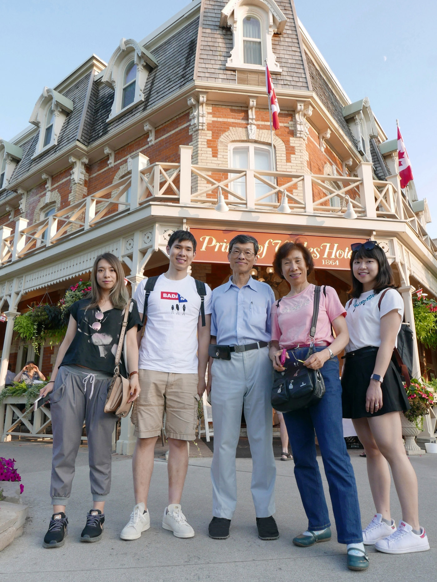 2018年夏天，余淑美全家至加拿大與美國邊境的小鎮 Niagara-on-the-Lake 旅行，照片中為先生趙裕展 (中)、兒子 (左二)、女兒(左一)、媳婦(右一)。圖│余淑美