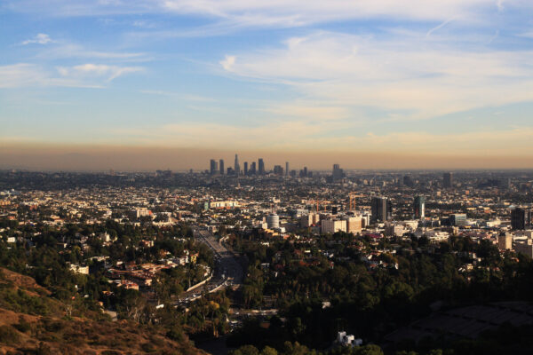 洛杉磯是受光化學煙霧汙染的著名案例，大英百科全書提到，光化學煙霧又可稱為洛杉磯煙霧（Los Angeles smog）。 圖｜photos_mweber