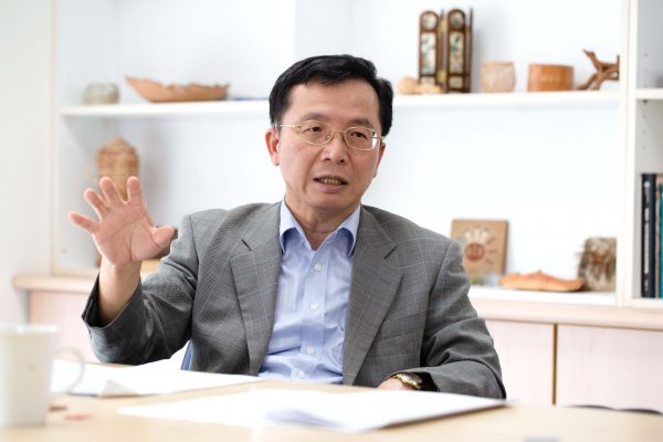 周桂田教授指出，臺灣 2050 淨零轉型的首要工作：盤點國內產業的困境與價值。 圖｜研之有物