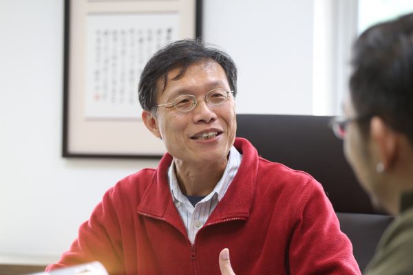 As a distinguished expert working on logical semantics, Jo-Wang Lin enjoys seeing landscapes that others haven’t explored and making later generations follow in his footsteps. Image | Research for You