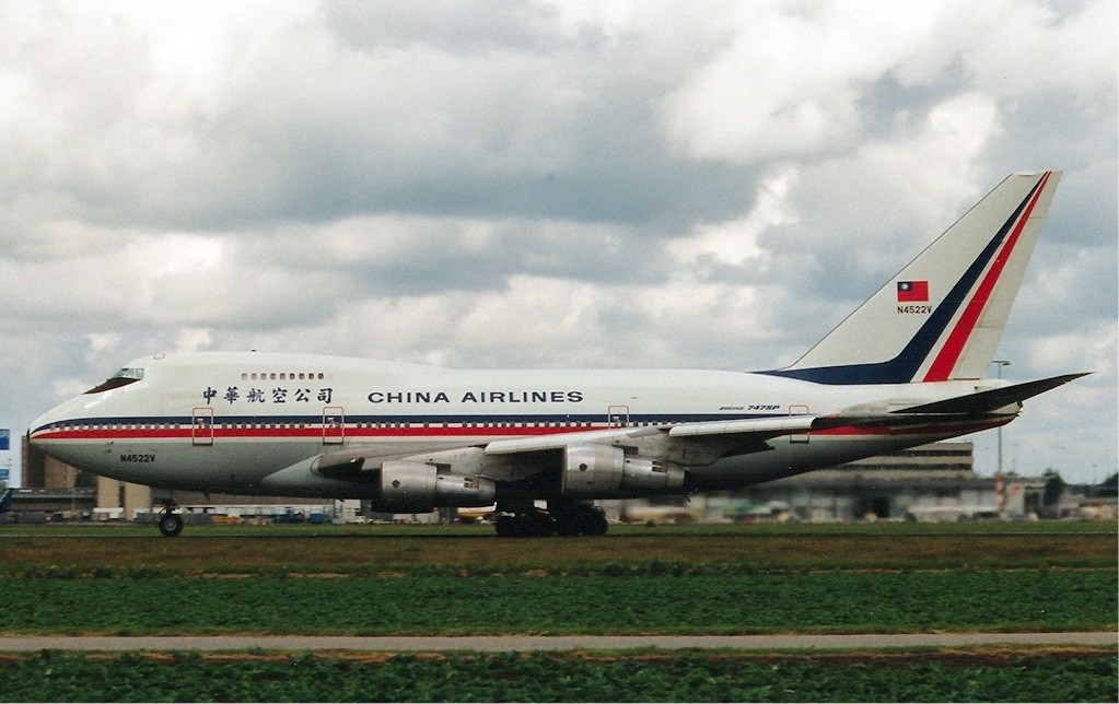 華航早期的機身塗裝中華民國國旗 圖|Wikimedia