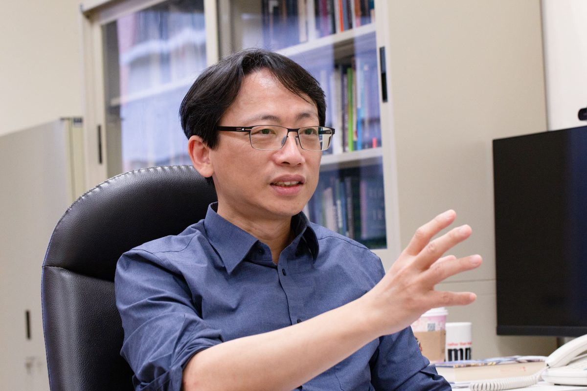 中研院歐美研究所蔡政宏研究員,專長智能哲學、知識論、德性論、語言哲學、心靈哲學。 圖|研之有物