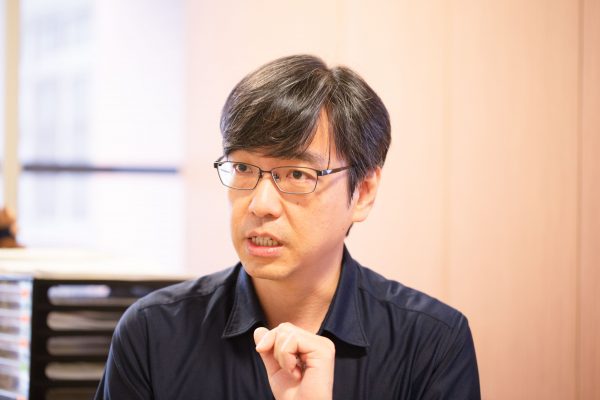 陳逸然團隊找到了免疫信使 CAPE9，CAPE9 是從 PR1 切下來的胜肽片段。接下來，他們要找出到底是「誰」切割了 PR1。 圖｜研之有物